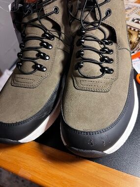 Kenneth Cole "LifeLight" Men’s Bungee High-Top Hiker Sneakers/Boots (10)